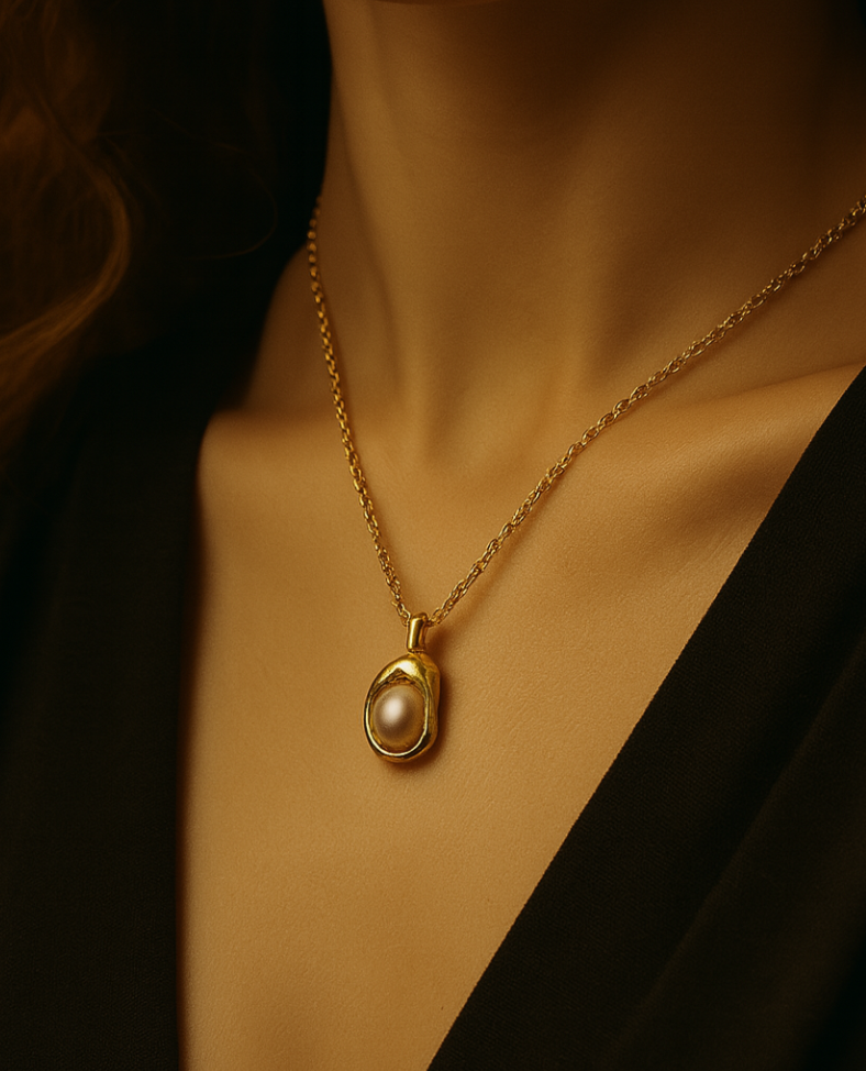 Refined Luxury Pearl Pendant Necklace