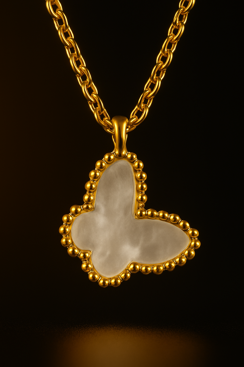 18K gold (AU750) Butterfly Necklace – Timeless Elegance